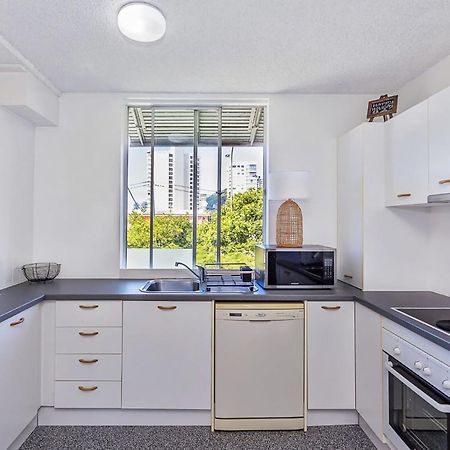 Apartamento Beachside Bliss Your Ideal Coastal Hideaway Gold Coast Exterior foto